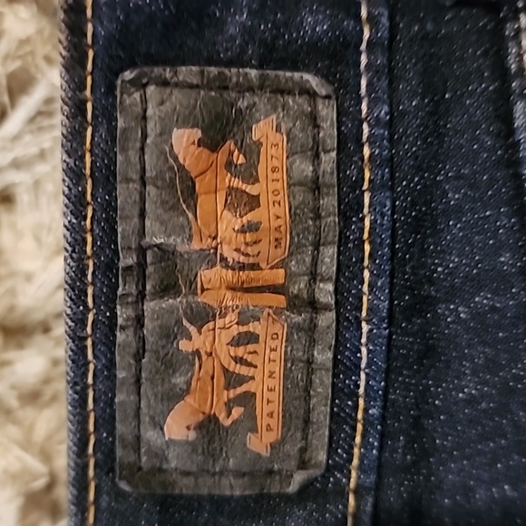 Womans Levis - Picture 4 of 4